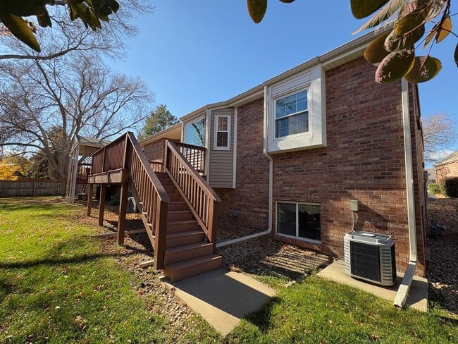 Building Photo - Updated 3BD/2BA with Garden Basement & Low Maintenance Living