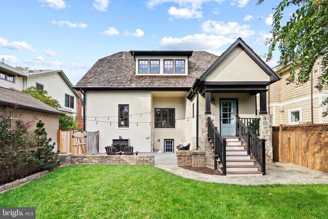 Building Photo - 200 Summers Dr