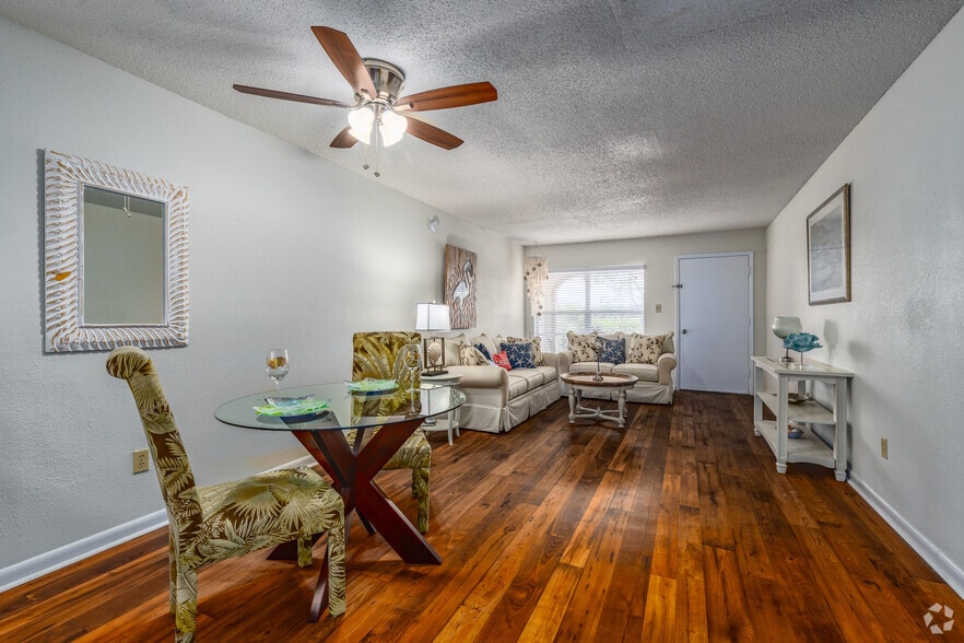 Villa Del Mar 500 Sabal Palm Cir Altamonte Springs FL 32701