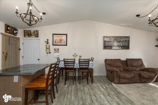 Building Photo - Cozy 3 bedroom 2 bath home w/ fully fenced...