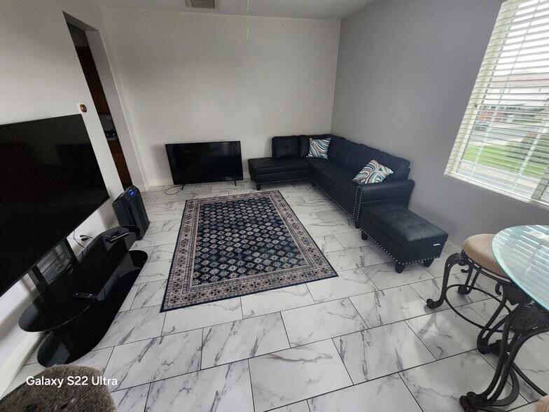 Building Photo - 161 Aldeburgh Cir