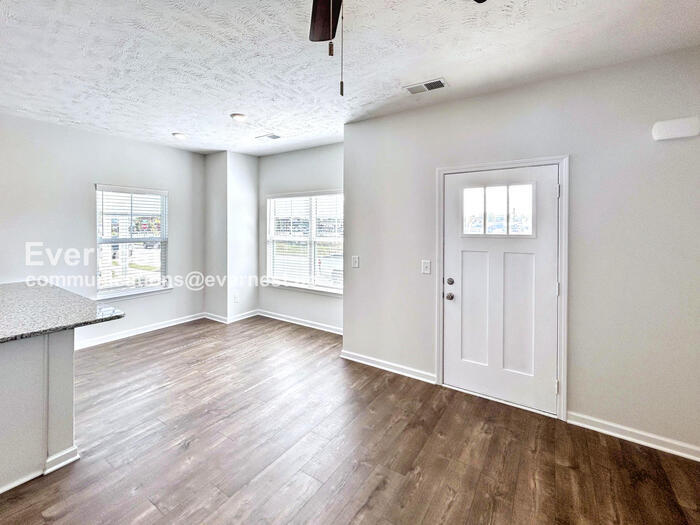 Building Photo - 328 Raines Ct