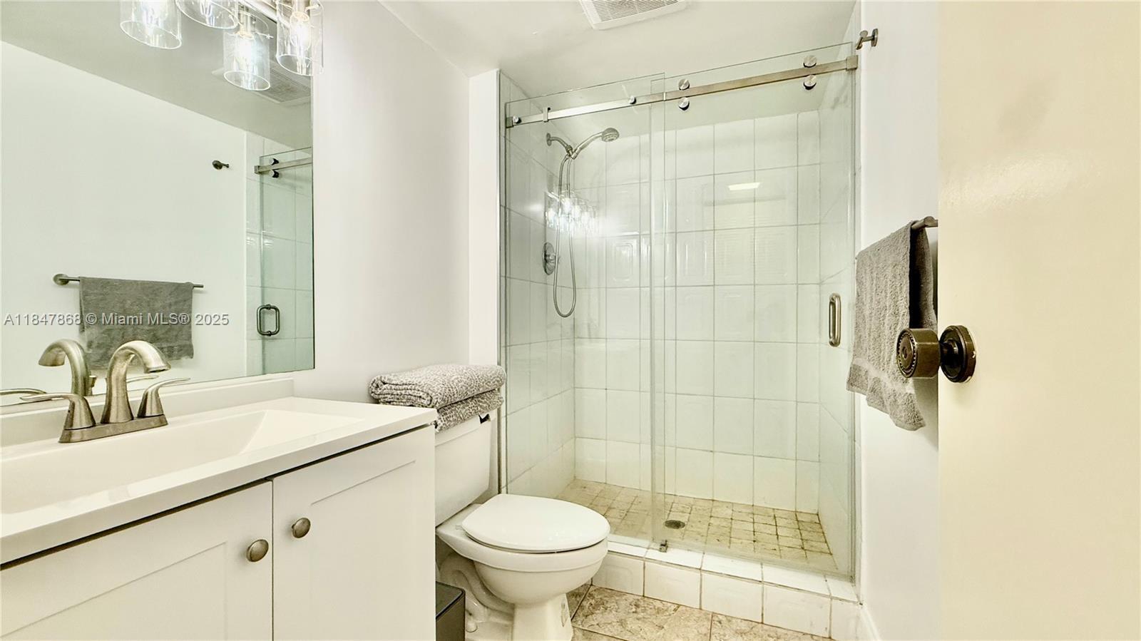 Building Photo - 100 Bayview Dr