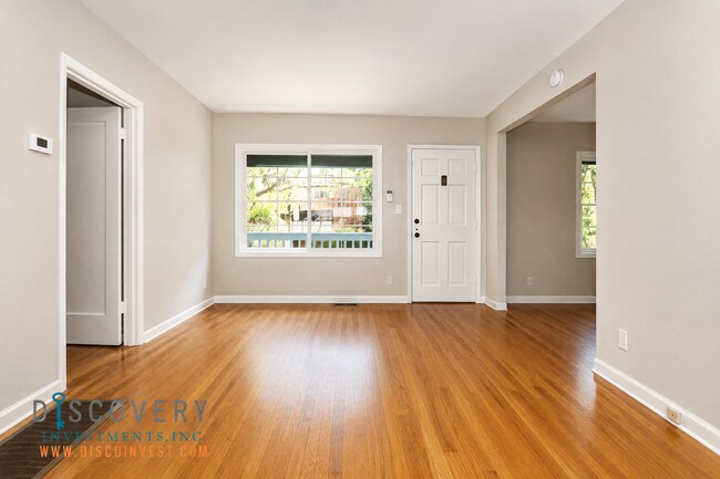 Building Photo - Charming Bungalow in the Montclair Hills