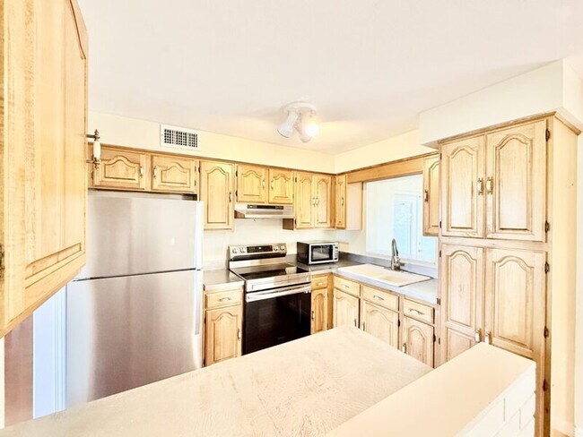 Building Photo - 13788 Montego Dr