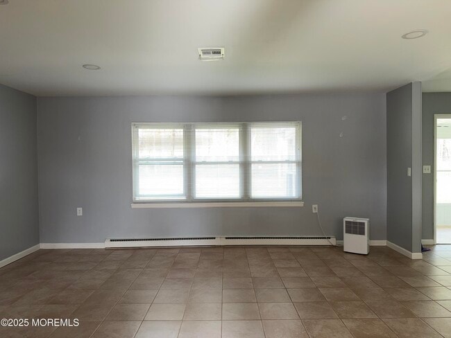 Building Photo - 664D Plymouth Dr