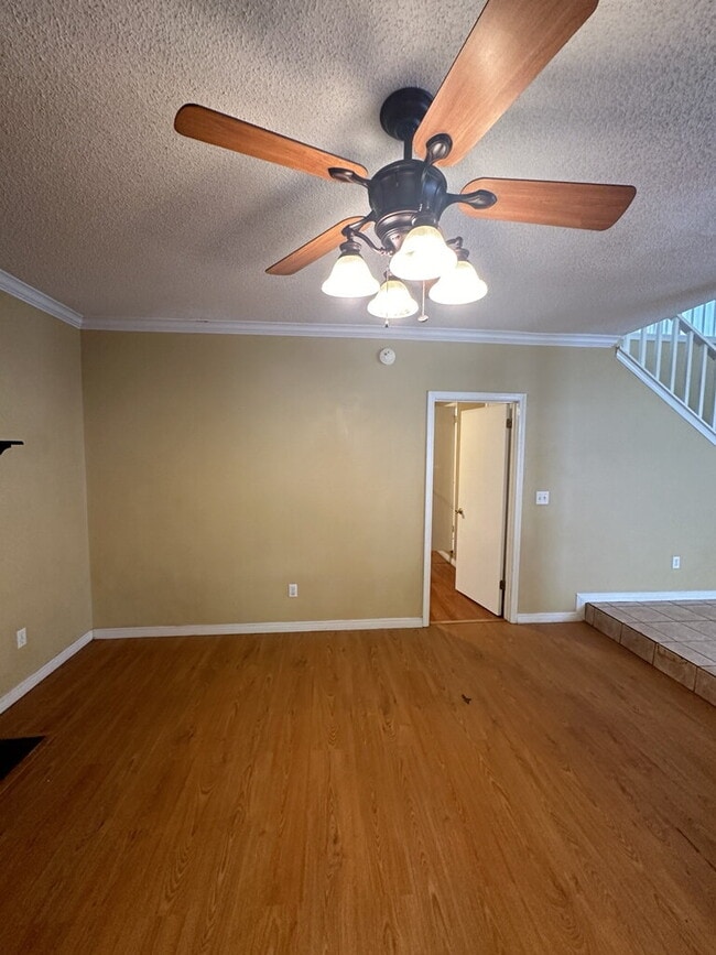 Building Photo - "Charming 3-Bedroom home with Florida room!"