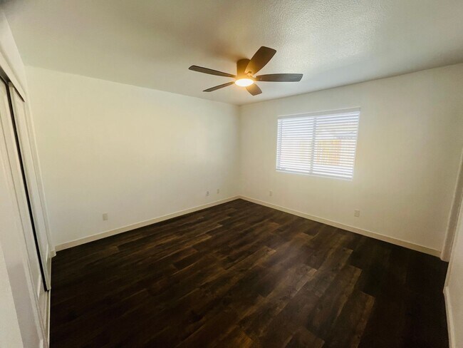 Building Photo - 3 Bedroom 2 Bathroom Home!