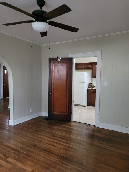 Building Photo - 814 Collier Ave
