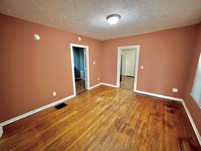 Building Photo - 1137 Muskegon Ave NW