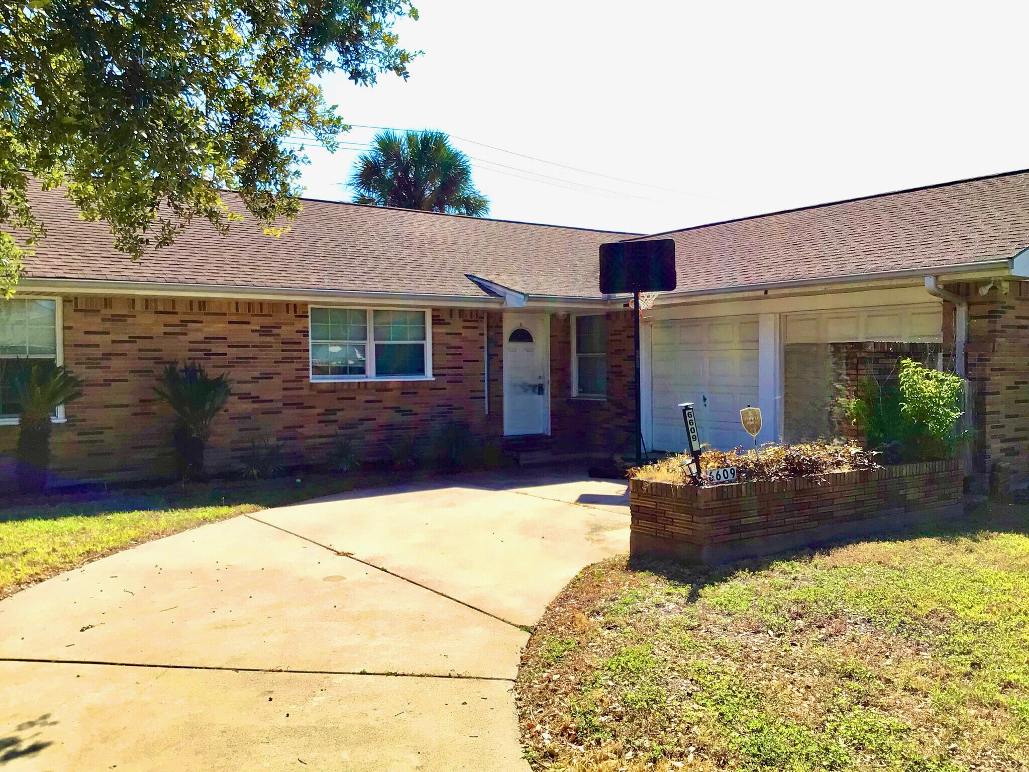 Building Photo - 6609 Golf Crest Dr