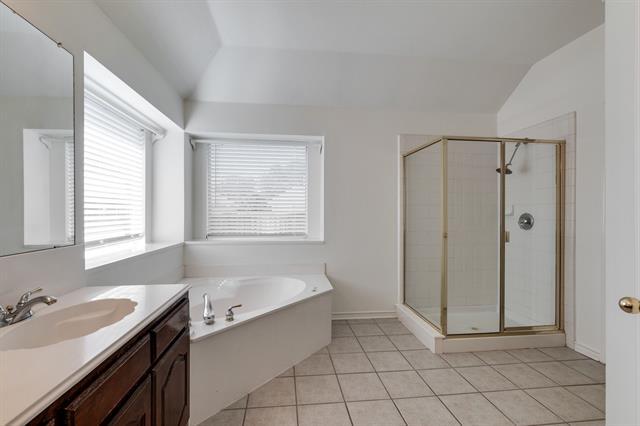 Building Photo - 1316 Lochness Dr