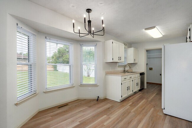 Building Photo - Charming 3 Bedroom, 2 Bathroom house in Ni...