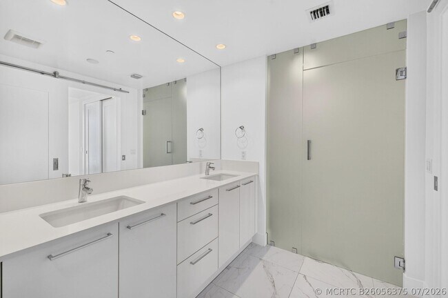 Building Photo - 100 E Las Olas Blvd