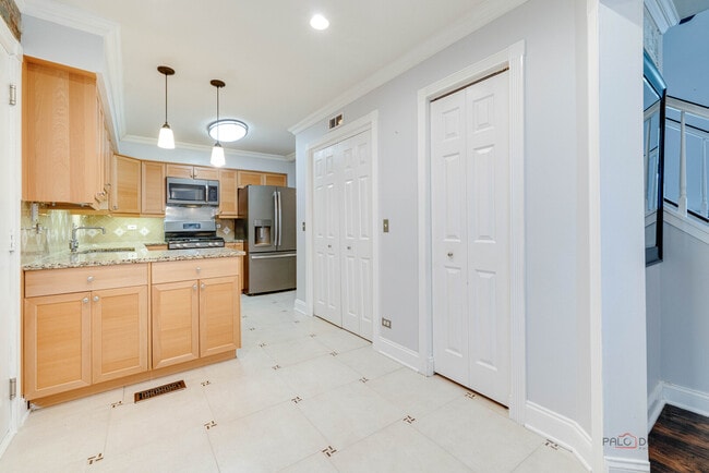 Building Photo - 115 Meadowbrook Ln