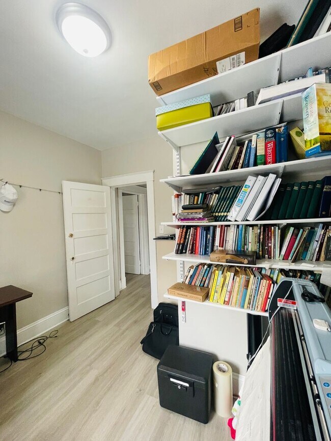 Building Photo - Beautifully Renovated 3bdrm/1.5bth Home Located in Richmond's North-side!