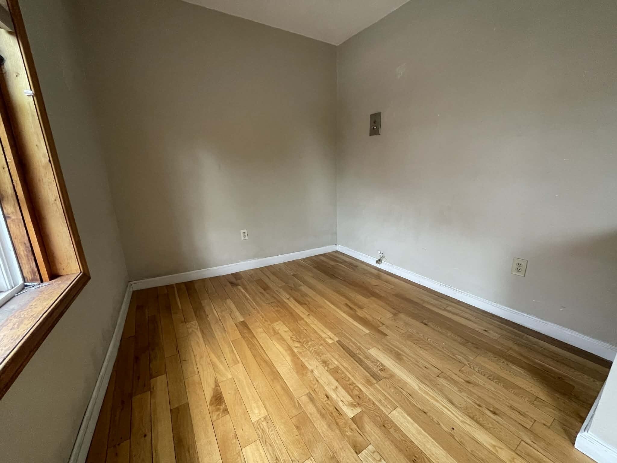 Building Photo - 437 Hanover St