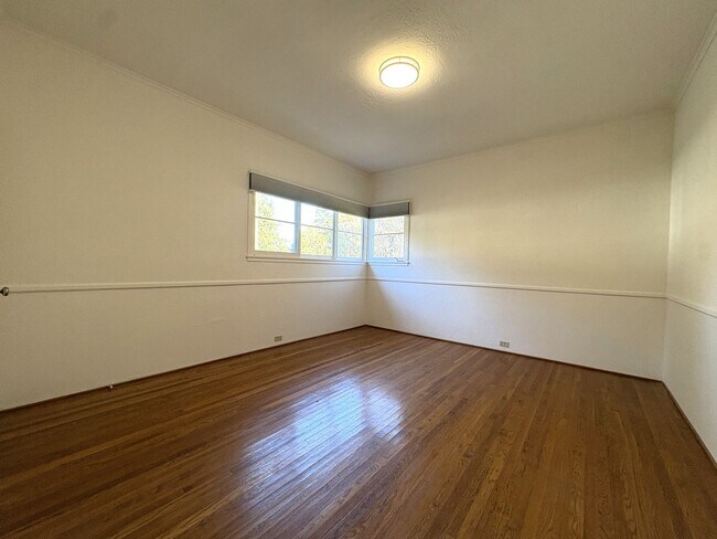 Building Photo - Beautiful Home in Crescent park, Palo Alto available now.