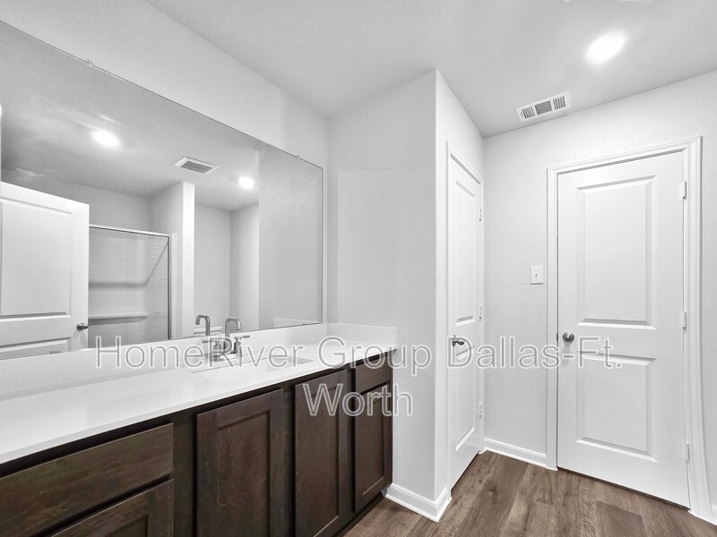 Building Photo - 427 Condie Russell Ave