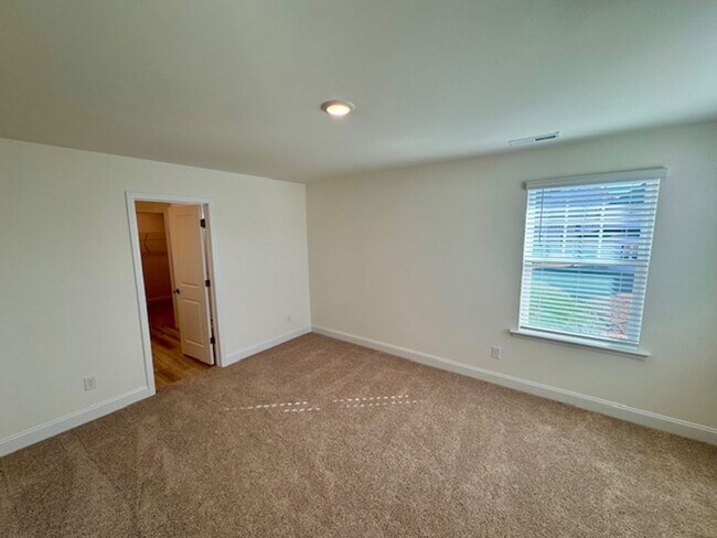 Building Photo - The Grove at Neill's Pointe