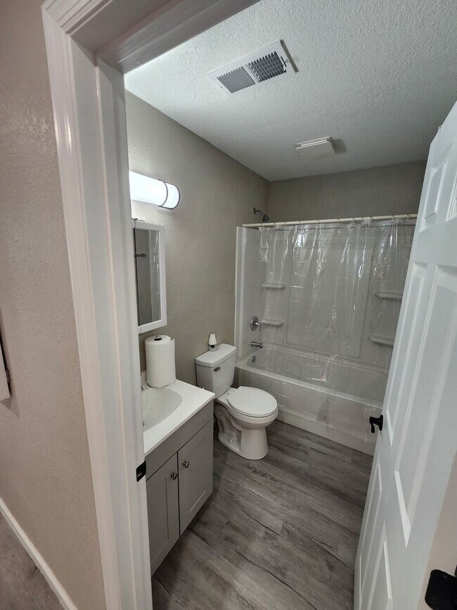 Building Photo - 509 Famcee Ave