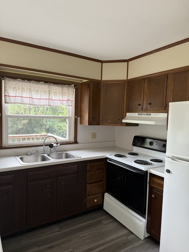 Building Photo - 135 Nittany St