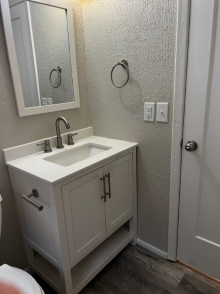 Building Photo - 3526 S Downtain St