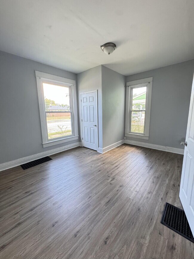 Building Photo - Spacious 3BR/2BA Home in Lafayette – Pet Friendly + Shared Laundry!
