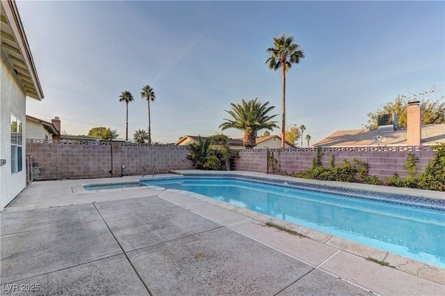 Building Photo - 6270 W Arcadia Ave