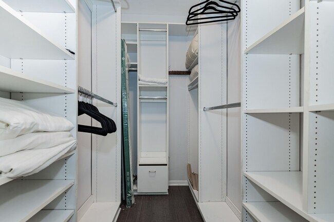 Building Photo - 3605 NE 32nd Ave