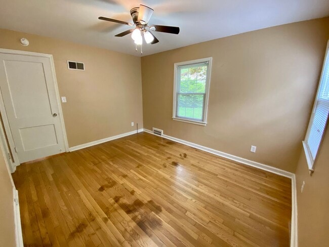 Building Photo - {6832} Prairie Village Ranch + Perfect Location + Updated + Fenced Yard