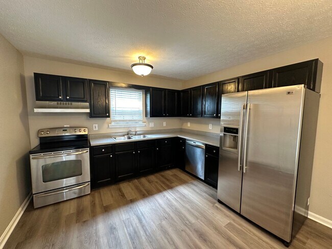 Building Photo - Spacious, Recently Updated J-Town 4BR / 1.5 BA Home for Rent!