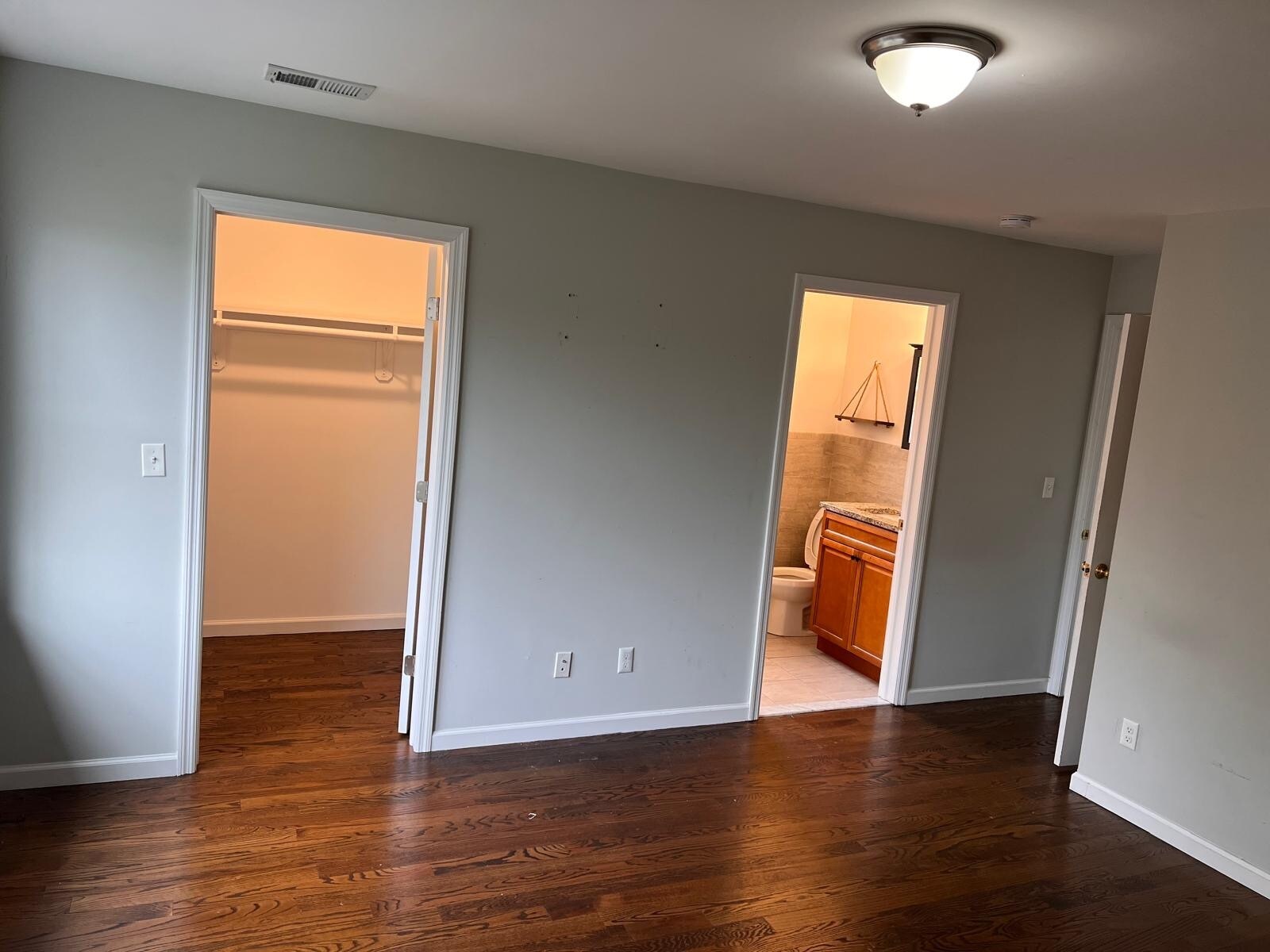 Walking closer - 1042 Bond St