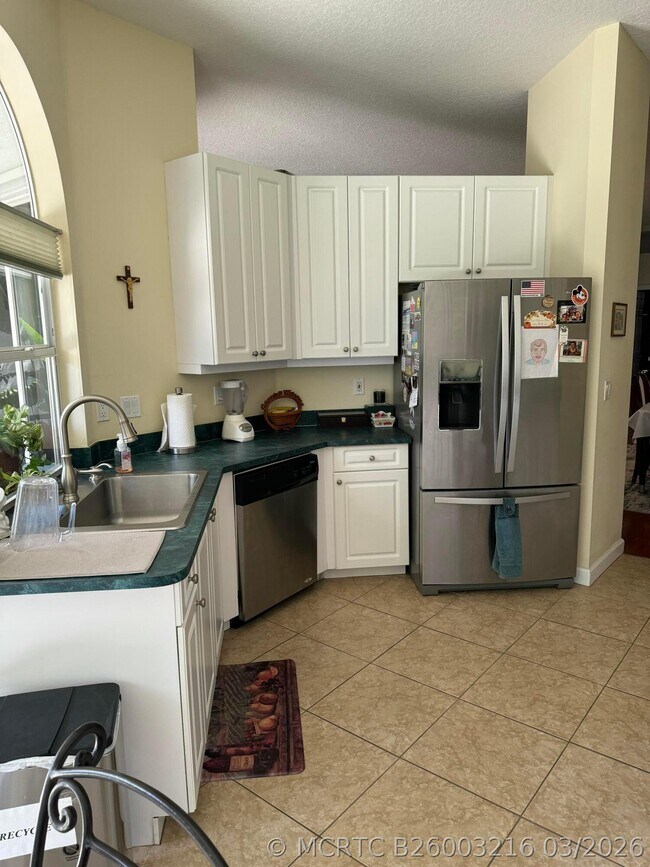 Building Photo - 788 SW Munjack Cir