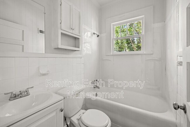 Building Photo - 1319 18th Way SW