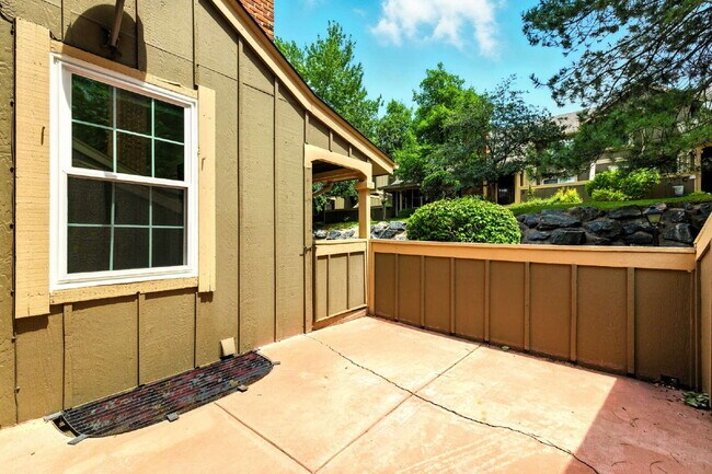 Building Photo - Gorgeous 3 Bed 2.5 Bath Townhome in Littleton!
