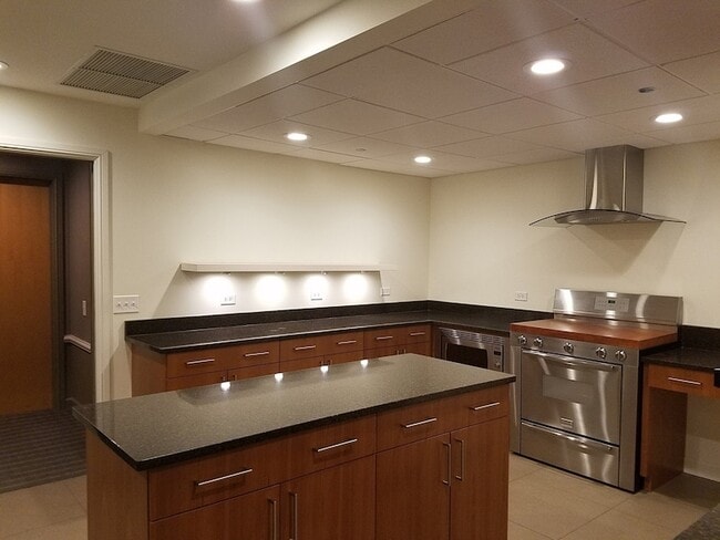 Building Photo - 445 E North Water St