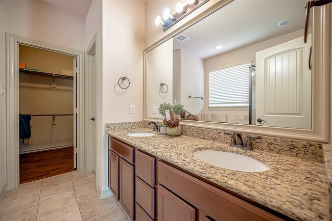 Building Photo - 2211 Argos Dr