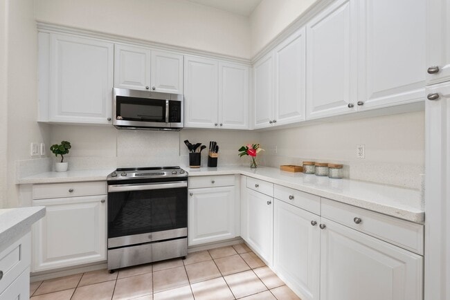 Building Photo - 92-1170-1170 Olani St