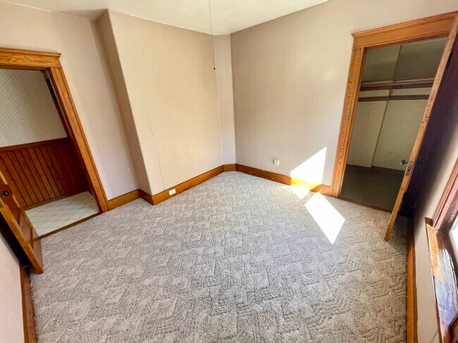 Building Photo - 21 Watson Ave