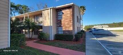 Building Photo - Updated Condo in a Pool Comunity