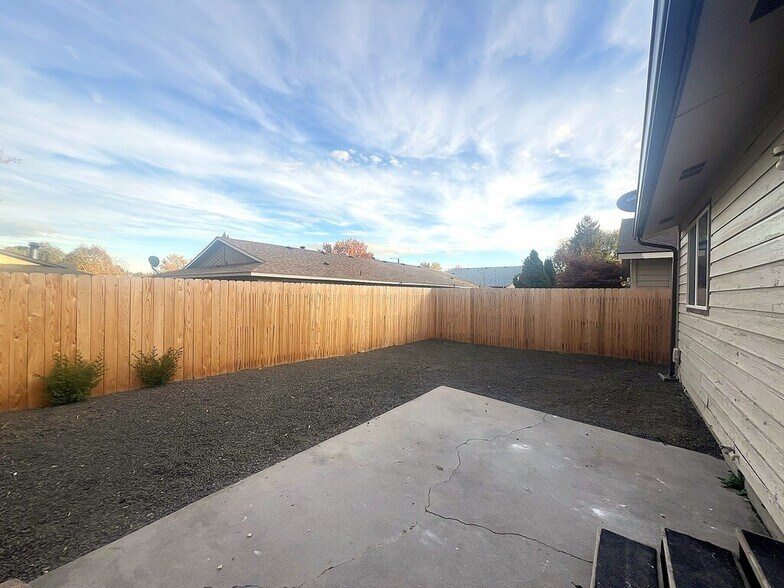 Building Photo - 2004 S Leadville Ave