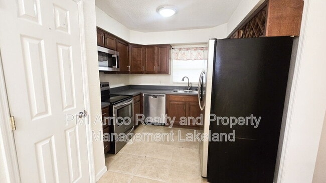 Building Photo - 2526 Edmond Cir