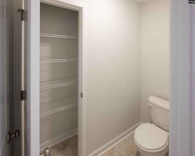 Building Photo - 1042 Begonia Dr