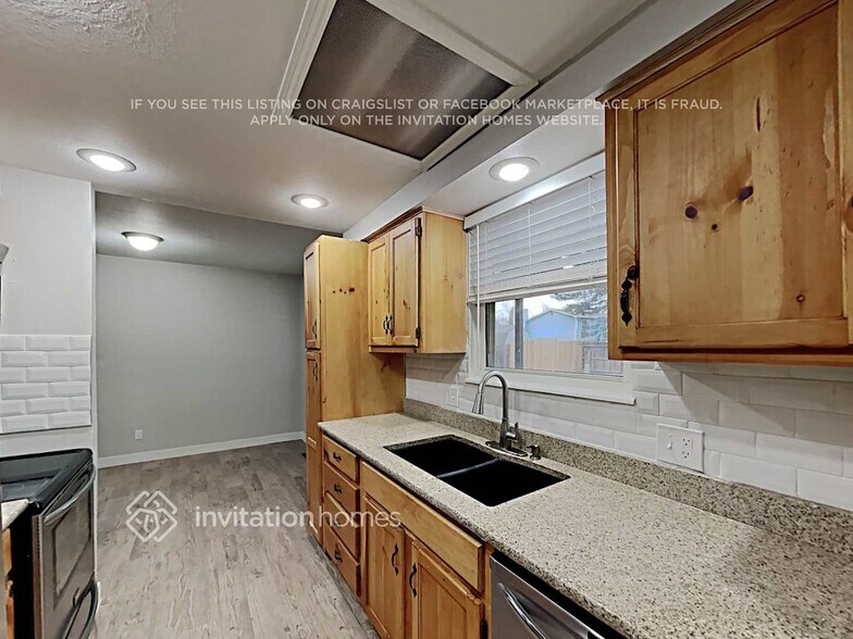 Building Photo - 3714 S Pitkin Cir