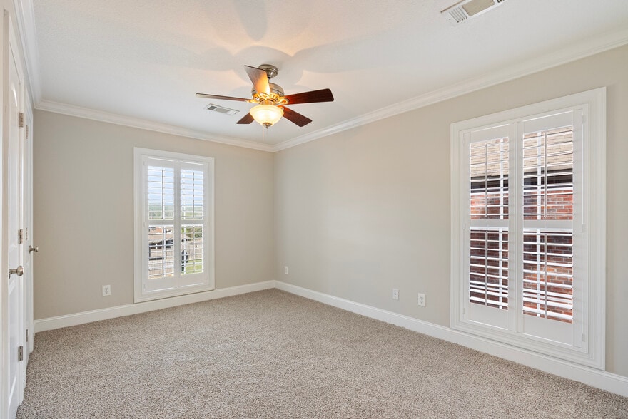 Building Photo - 728 Southpointe Commons Loop