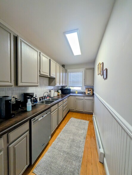 Building Photo - 77 Lawrence St