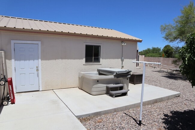 Building Photo - A Backyard Lover's Dream!!!