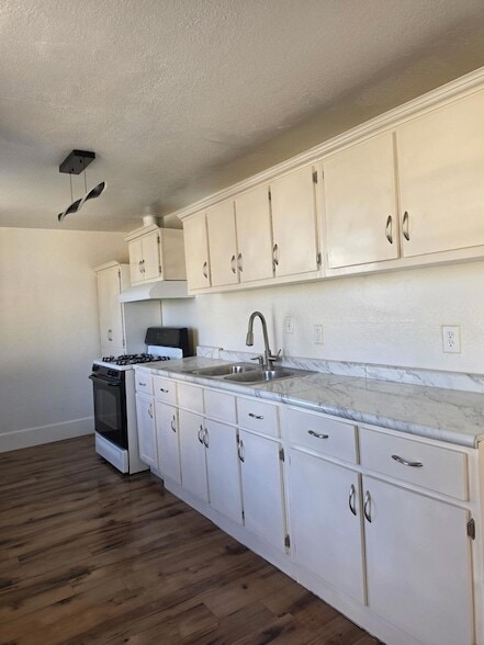 Building Photo - 83632 Manzanita Ave