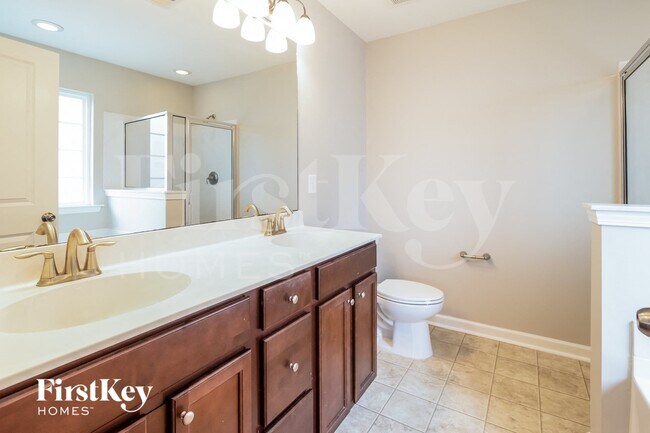 Building Photo - 165 Longford Dr